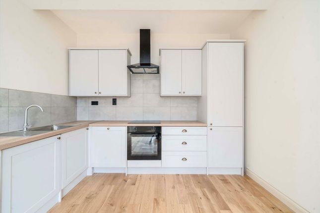 Flat 1, 46, Avenue Gardens, London photo 2