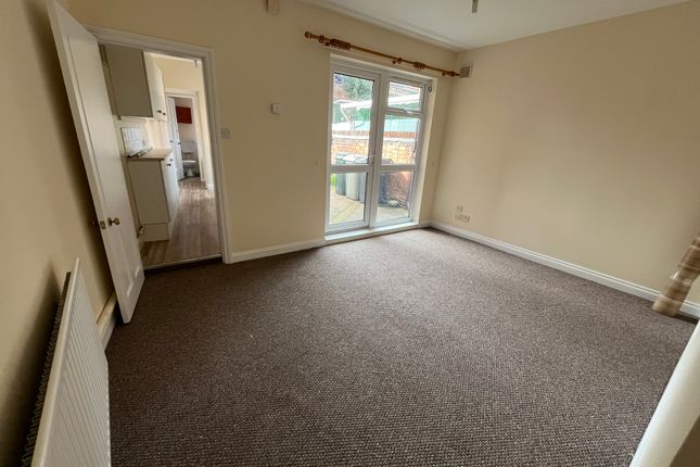 Thumbnail Flat to rent in Queen Street, Louth