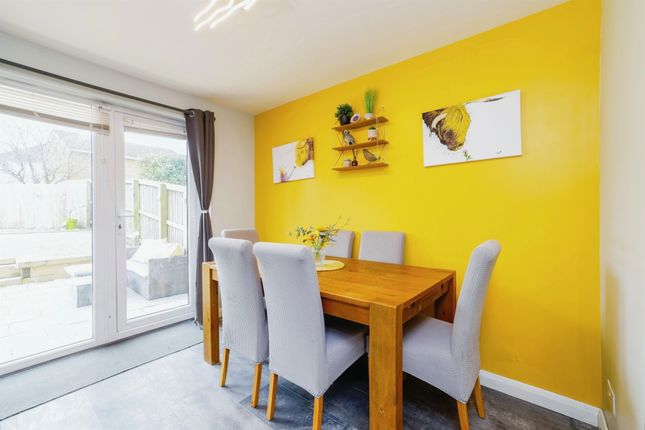 Town house for sale in Willow Drive, Devizes