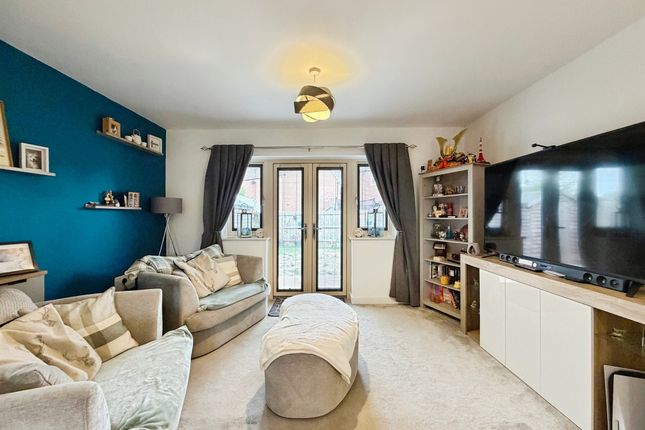 35, Holywell Drive, Southam photo 2
