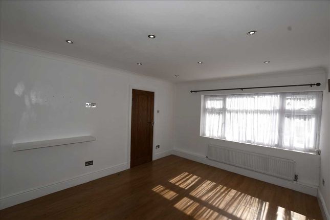 70, Berkeley Gardens, London photo 3