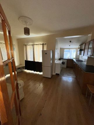 Thumbnail Terraced house to rent in High Street Colliers Wood, London