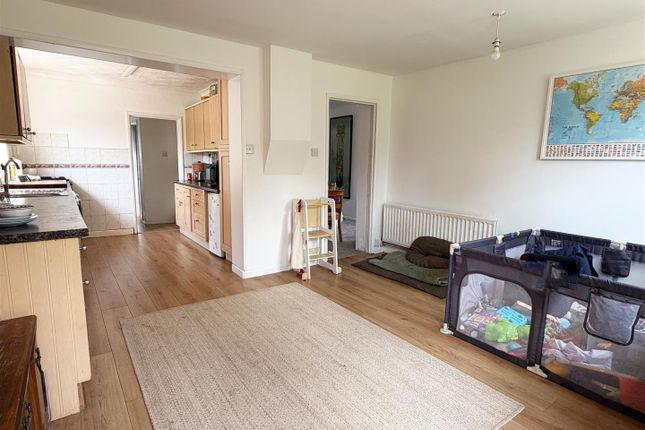 7, Fowlers Mead, Woking photo 4