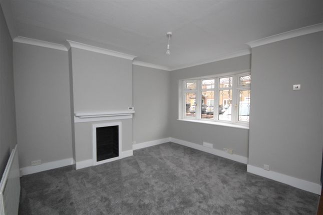 19, Kings Chase, Essex photo 2