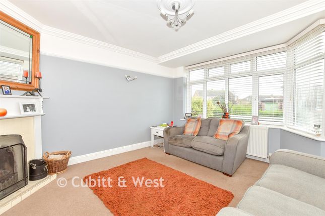 8, Henry Avenue, Rustington photo 3