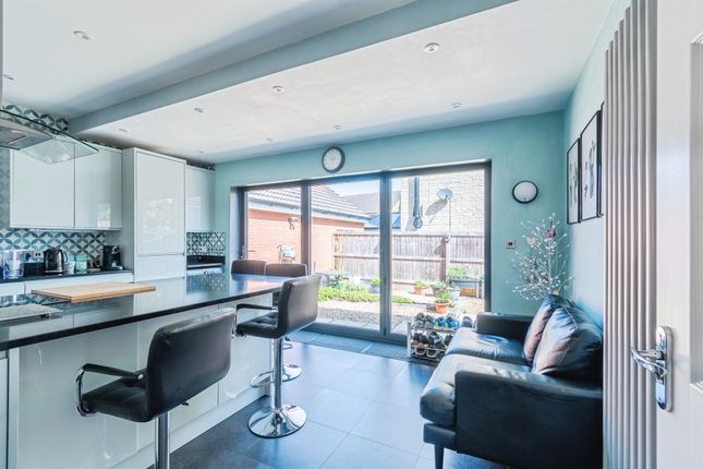 11, Pippit Place, Melksham photo 3