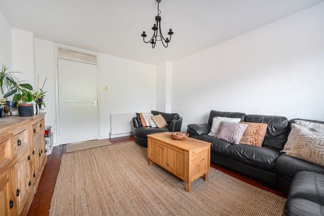 71, Cheviot Road, Berkshire photo 3