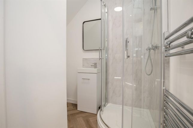 Shower Room 1.Jpg