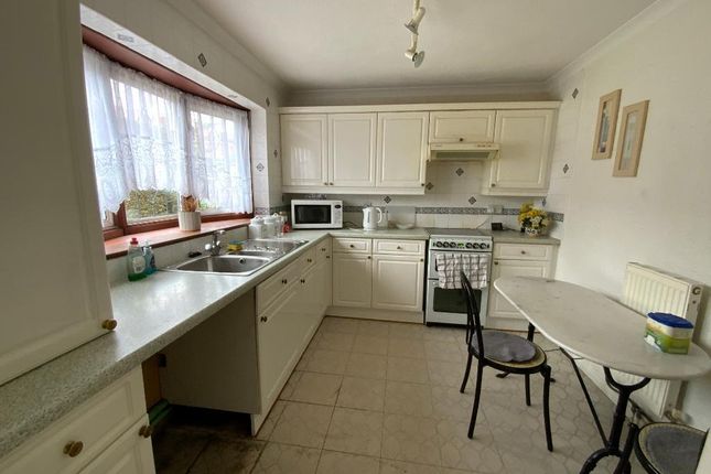 31 Adelphi Crescent, Hornchurch photo 3