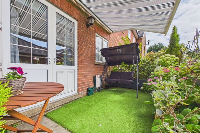 14, Stanford Orchard, Horsham photo 4