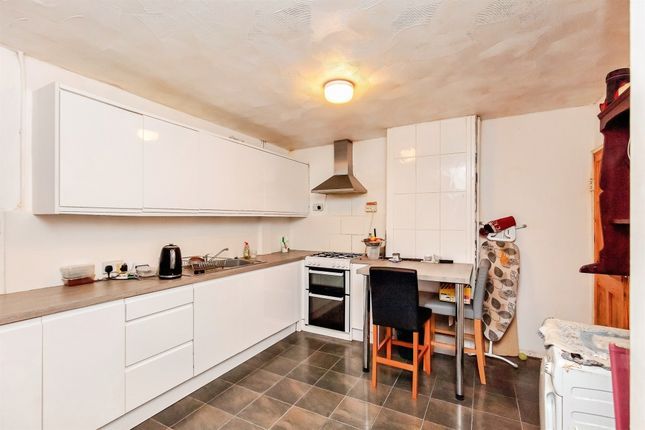 7, Doris Road, KETTERING photo 2
