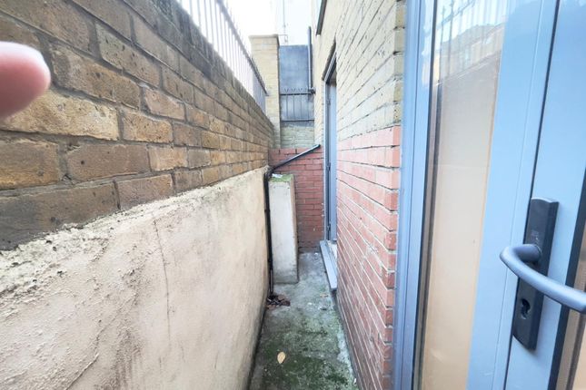 Flat G01, 3, Platinum Court, Cephas Avenue, Stepney Green photo 3