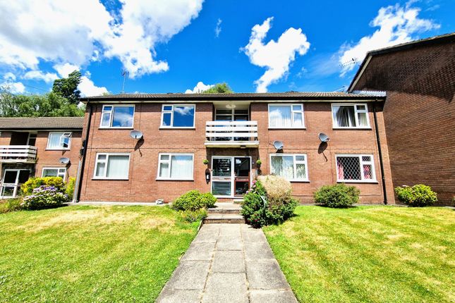 1-bed flat on 5 Heywood Gardens, Manchester, £850/mo