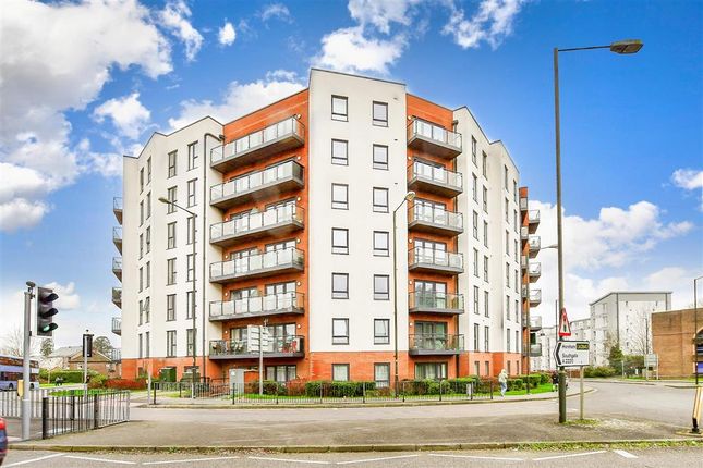 Thumbnail Flat for sale in Ifield Road, West Green, Crawley, West Sussex