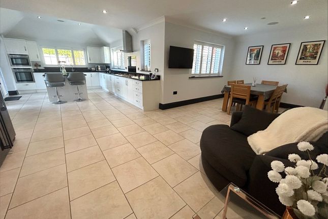 3, Greenlees Close, Wickham photo 3