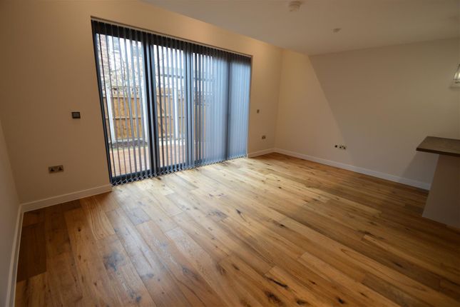 Town house to rent in Burton Road, West Didsbury, Manchester