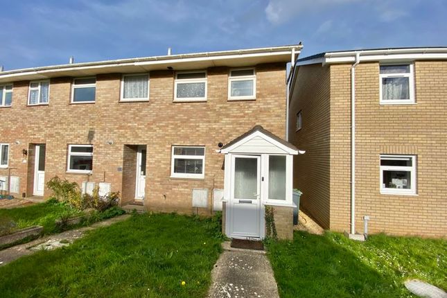 Detached house to rent in Halford Close, Sandown