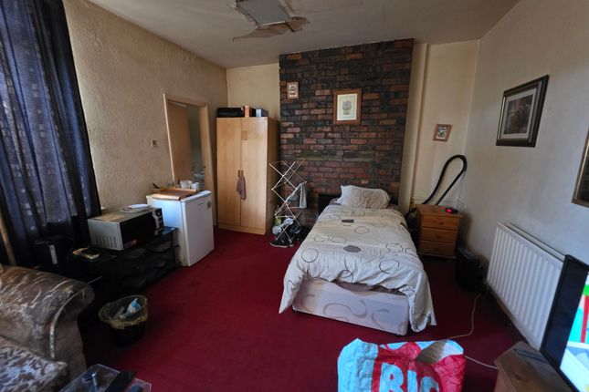 5 , Park Grove, Shipley photo 3