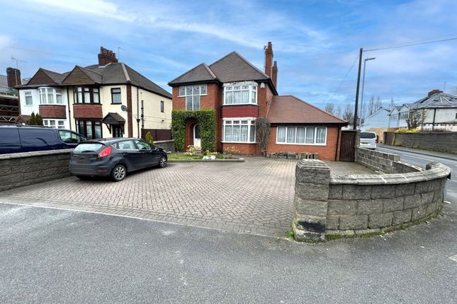 68 The Crescent, Willenhall photo 2