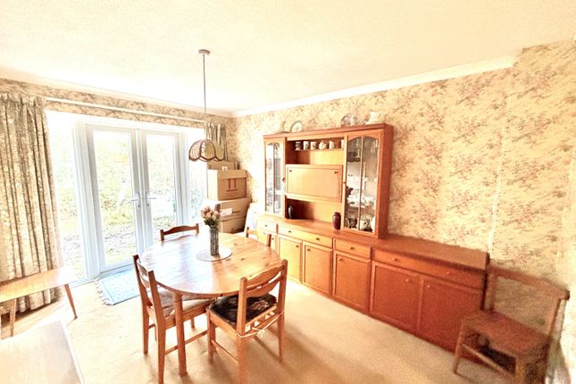 5, Vicarage Court, Egham photo 4