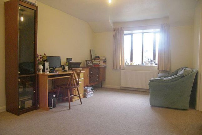 34, Chiltlee Manor, Liphook photo 3