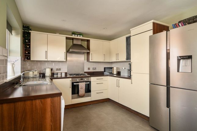 12 Bronte Close, Wakefield photo 3