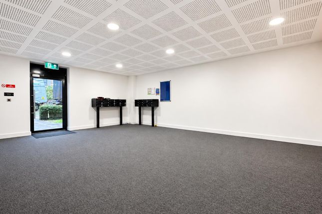 Flat 22, Amber Court, 252 Bowes Road, London photo 3