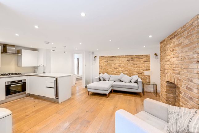 Thumbnail Flat for sale in Brownswood Road, Finsbury Park, London