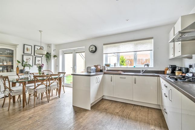 16, Smith Close, Devizes photo 4