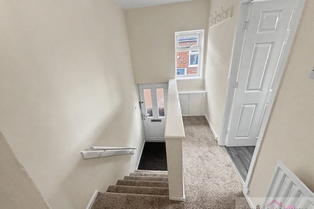 28 Queens Drive, Leek photo 2