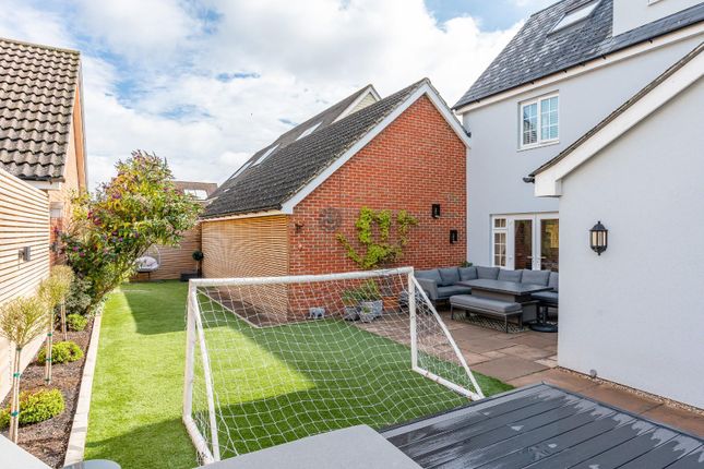 21, Farmer Close, Dunmow photo 4