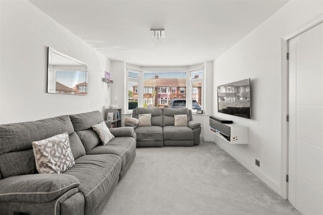 102, Sutton Court Road, Uxbridge photo 2