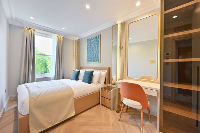 Thumbnail Flat to rent in Royal Crescent, Holland Park, London