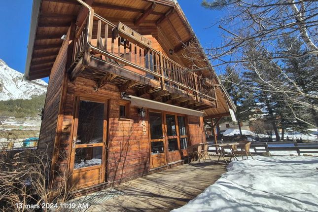 Chalet for sale in Street Name Upon Request, Nevache, Fr