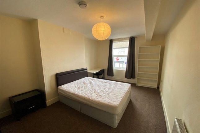 Flat to rent in Room In Shared Flat, High Rd, Beeston