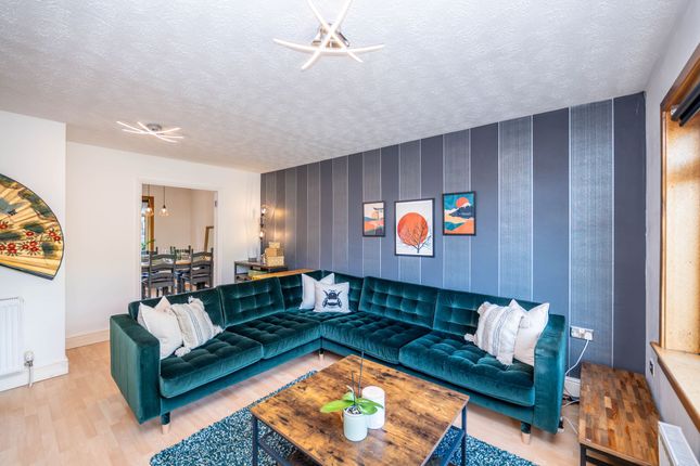 18 Thomson Court, Broxburn photo 5