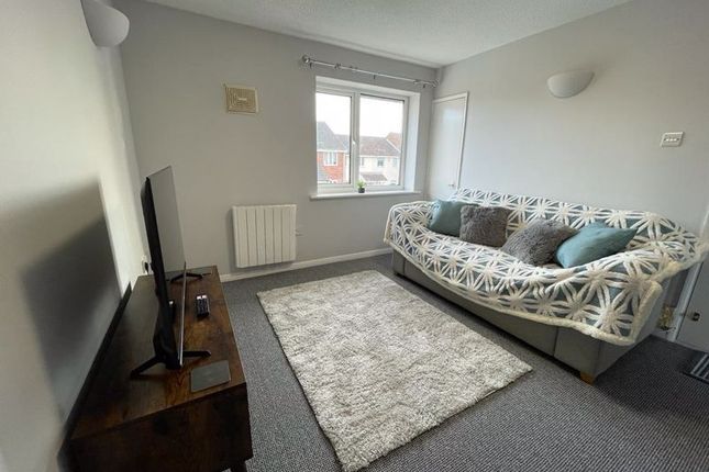 Flat to rent in Oaktree Crescent, Bradley Stoke, Bristol