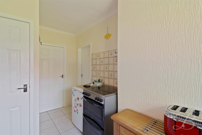 14, Hillman Drive, Chesterfield photo 4