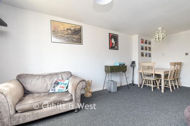 Javelin Court, Wakehams Green Drive, Crawley photo 4