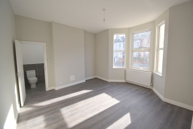 Room 1(1).Jpg