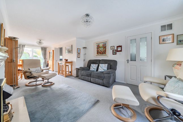 9 Tinghall, Bognor Regis photo 3