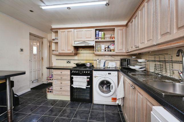 130, Norwood Road, Huddersfield photo 4