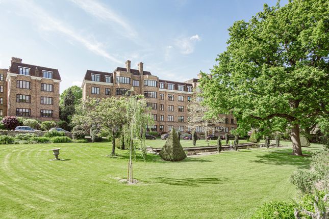 Flat to rent in Harvard House, Manor Fields
