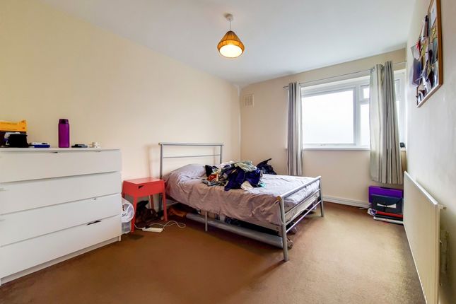 7 Hereford House 74, Wimbledon Park Road, London photo 4