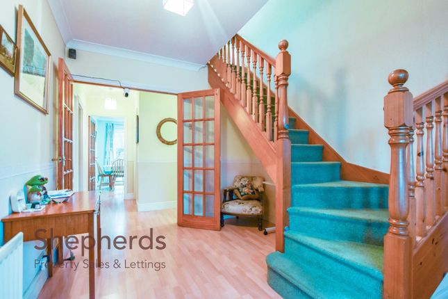 8, Rosehill Close, Hoddesdon photo 2