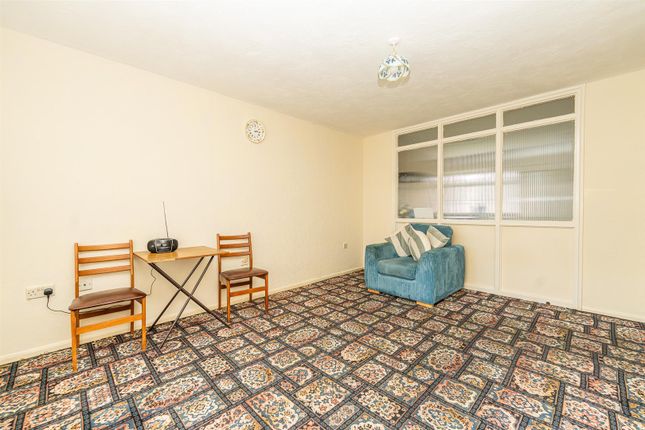 10, Harley Close, Rugeley photo 2