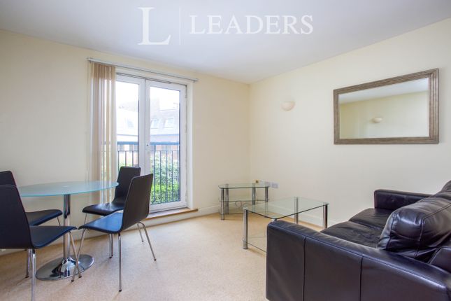 Flat 3, William Booth Place, Woking photo 3