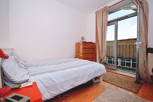 Flat for sale in White Horse Lane, London