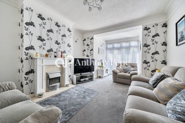 18, Westpole Avenue, Barnet photo 3
