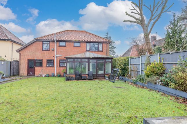 4-bed house on Stonehaven, Butt Lane, Great Yarmouth, £375,000